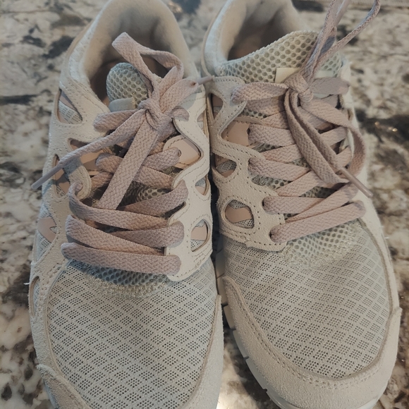 Nike Women's Sneakers in Beige and Cream - Picture 10 of 16